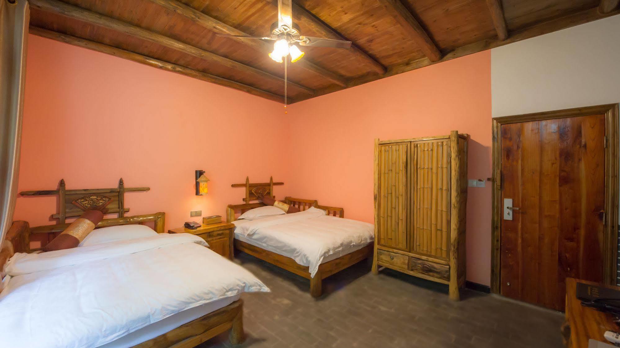 Отель Yangshuo Scenic Mountain Retreat Экстерьер фото